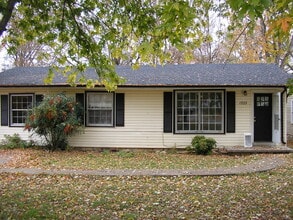 Building Photo - 1533 N Sunrise Dr