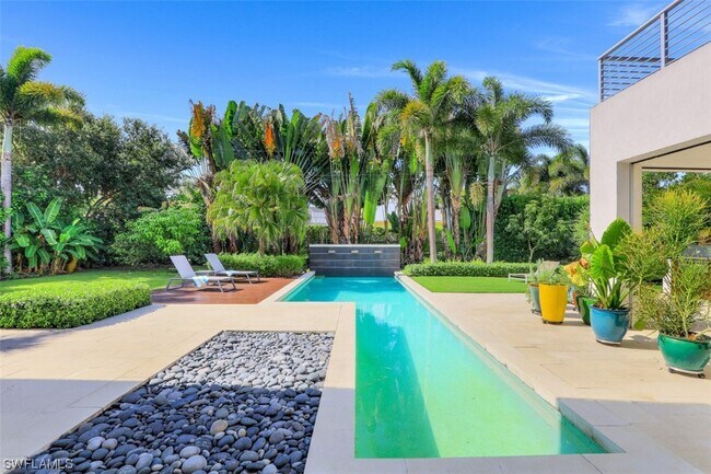 Foto del edificio - 600 Orchid Dr