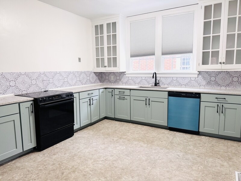 Foto principal - 711 Kenan St W