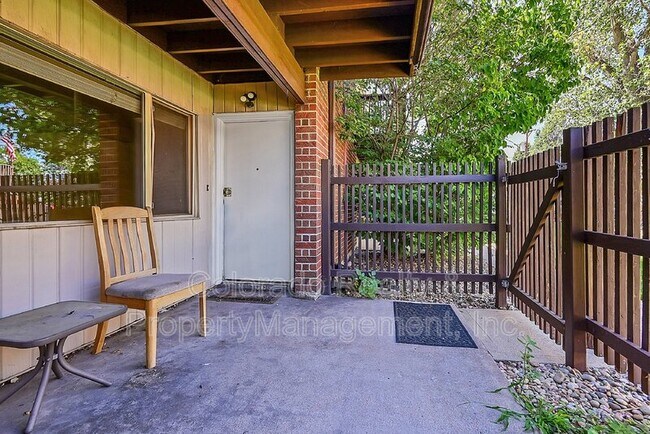 Foto del edificio - 3663 S Sheridan Blvd