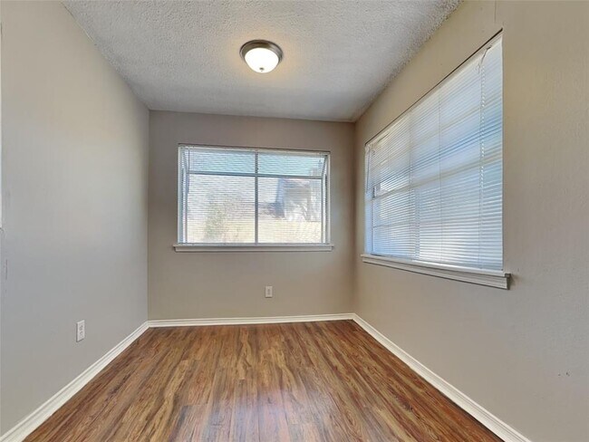 Foto del edificio - 14006 Rosetta Dr