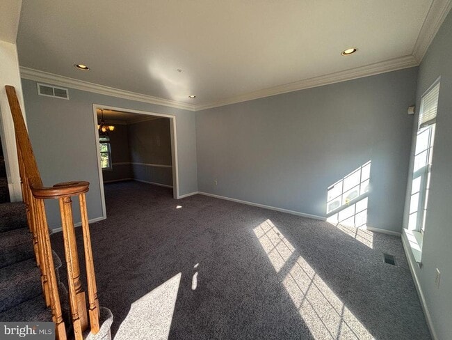 Building Photo - 721 Deer Creek Dr