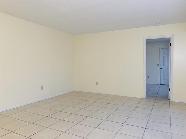 Photo - 115 Windtree Ln Townhome