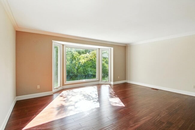 Building Photo - 5130 Provincial Dr