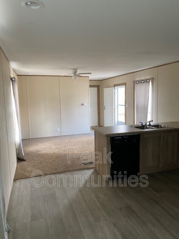 Foto del edificio - 10424 Sunny Mdws Blvd