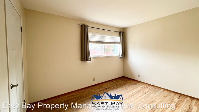 Building Photo - 3 br, 2 bath House - 909 Kingfisher Dr.