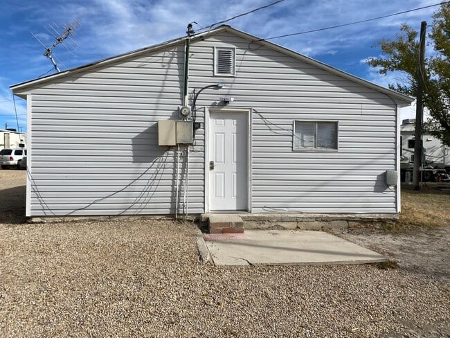 Building Photo - 380 N 200 W