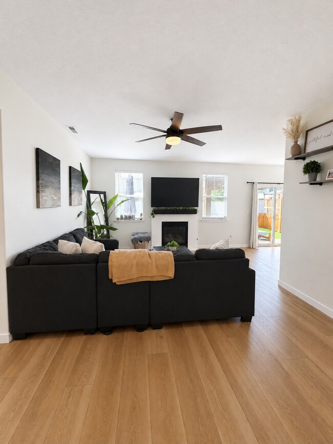 Foto del edificio - Beautiful 3-Bedroom Home with RV Parking in West Pasco