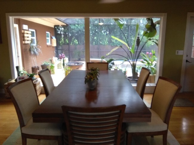 Foto del edificio - 837 E Edgewood Dr