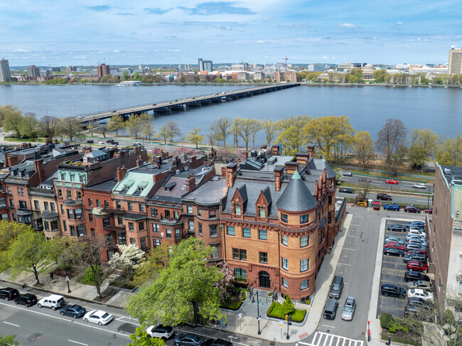 Context - The Residences at Hooper Mansion