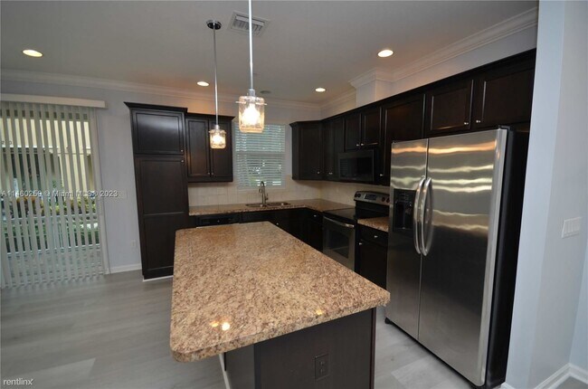 Building Photo - 3 br, 2.5 bath House - 2945 St Thomas Dr