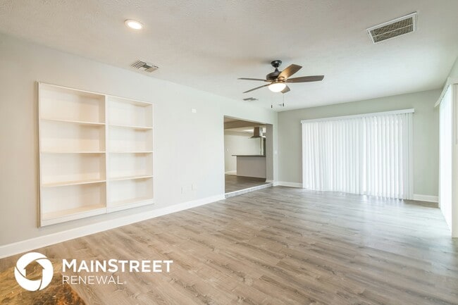 Building Photo - 5603 Lake Fox Cir
