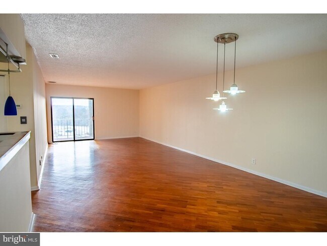 Building Photo - 20729 Valley Forge Cir