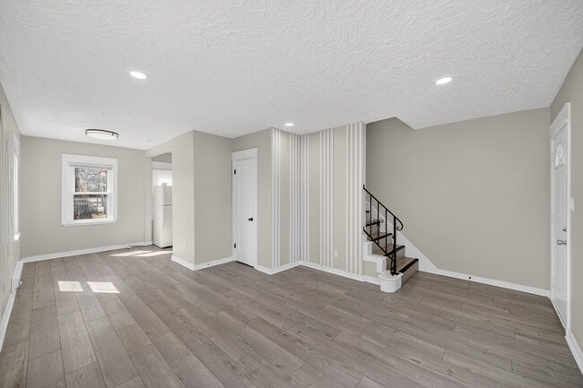 Building Photo - 1008 Kingman Cir