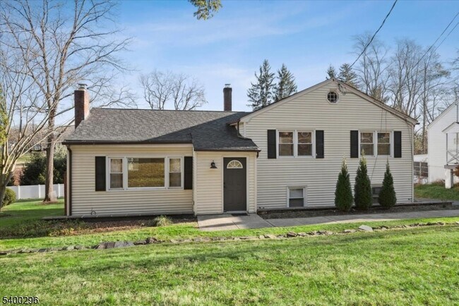 Building Photo - 272 Mt Kemble Ave