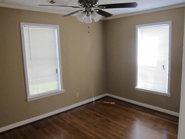 Building Photo - 2726 Sinclair St