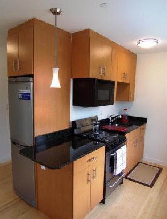 Building Photo - 461 Park Dr
