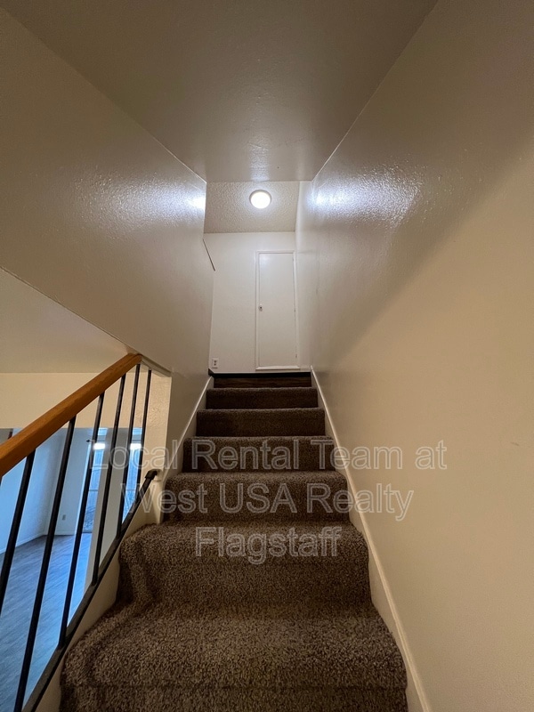 Building Photo - 323 N Bonito St