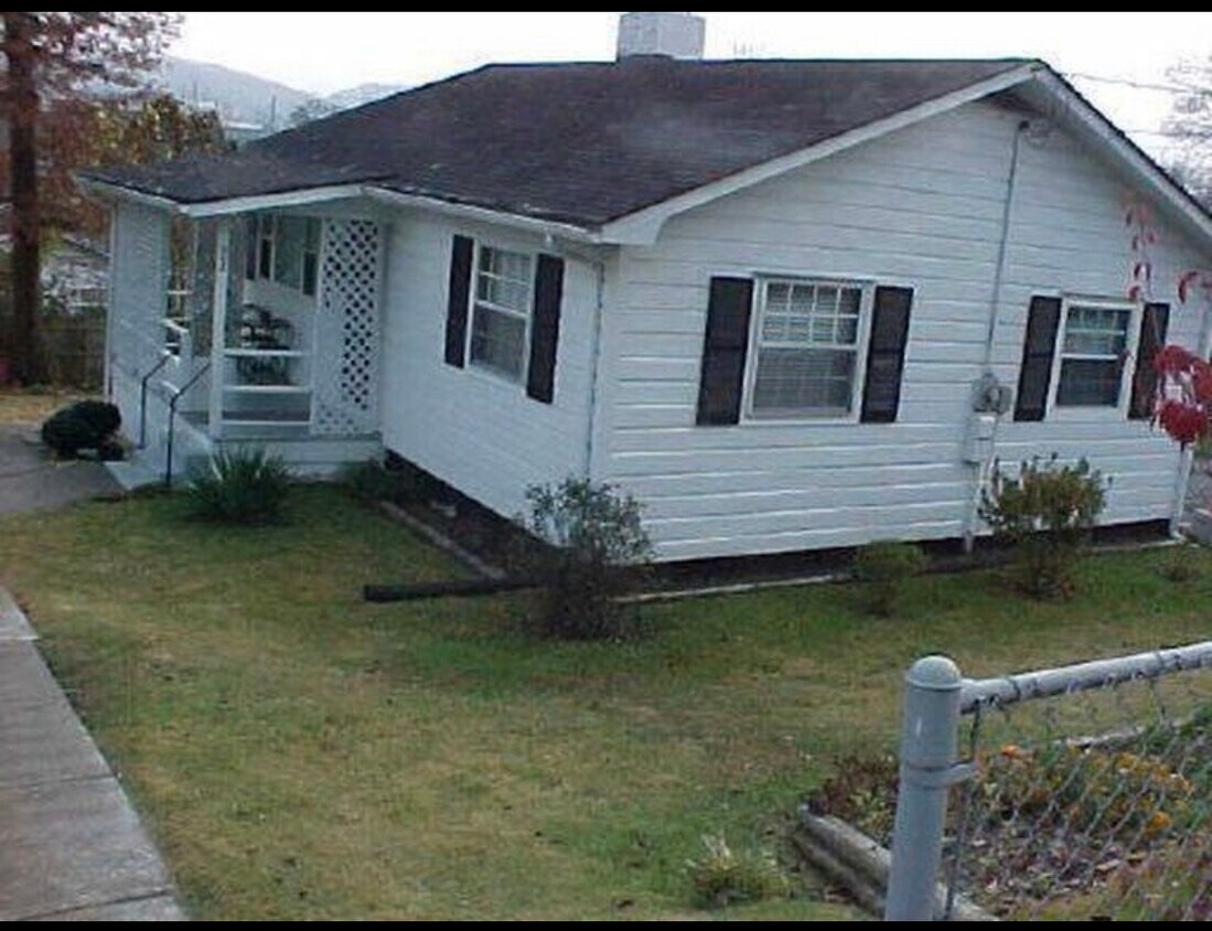 Foto del edificio - 208 E Tennessee Ave
