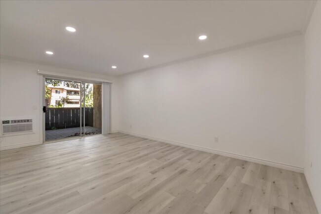 Foto del edificio - 9175 Campina Dr