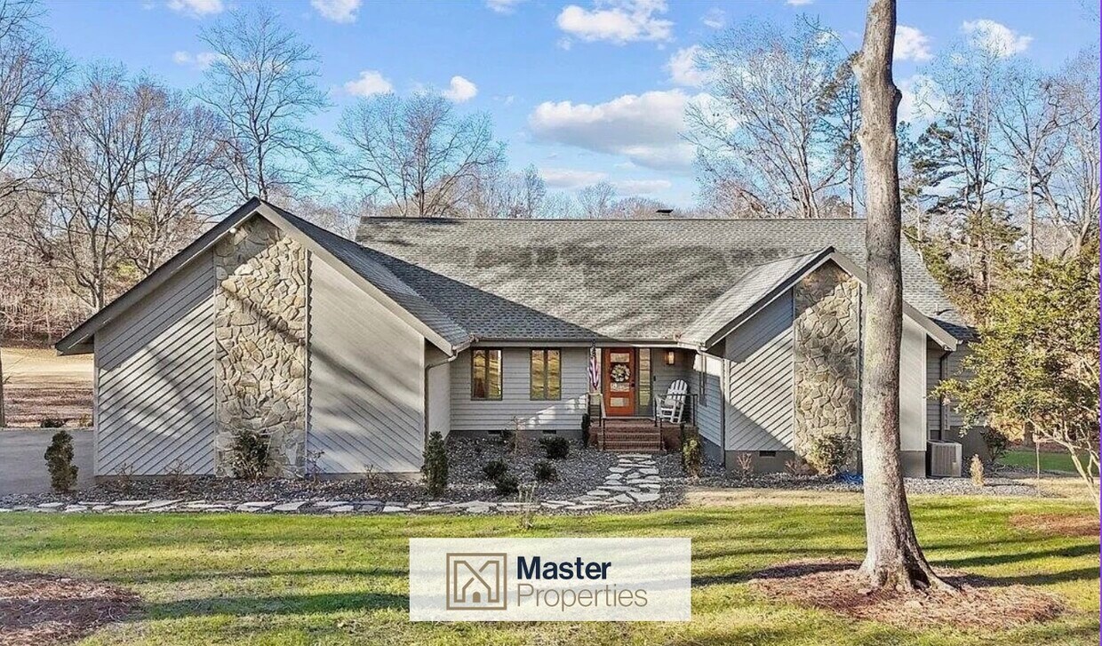 Primary Photo - 353 Twin Oaks Dr