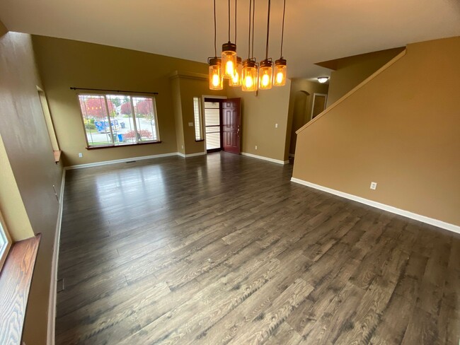 Building Photo - Open Concept Home with 18" Ceiling in Puya...