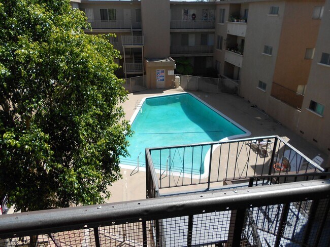 Foto del edificio - 6041 Whitsett Ave