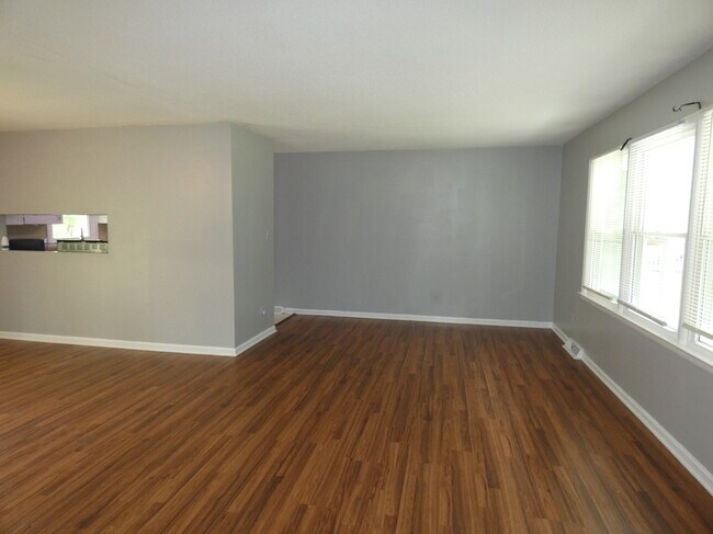 Foto del edificio - 5800 Meadowbrook Rd