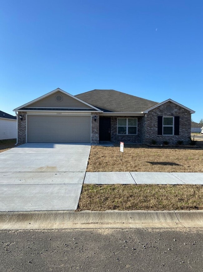 Building Photo - Pre-Leasing Now! Cozy & Inviting 3-Bedroom Home in Conrad Court