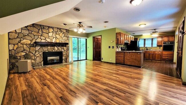 Building Photo - Private Home