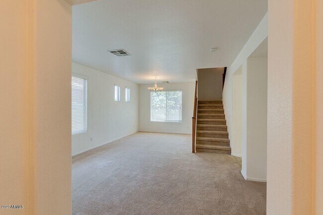 Building Photo - 4075 E Bellerive Dr