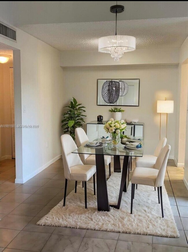 Foto del edificio - 7130 NW 179th St