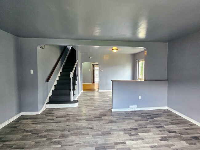 Building Photo - 307 Hamilton St