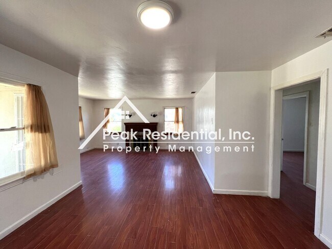 Foto del edificio - 3 br, 2 bath House - 6012 Sampson Blvd