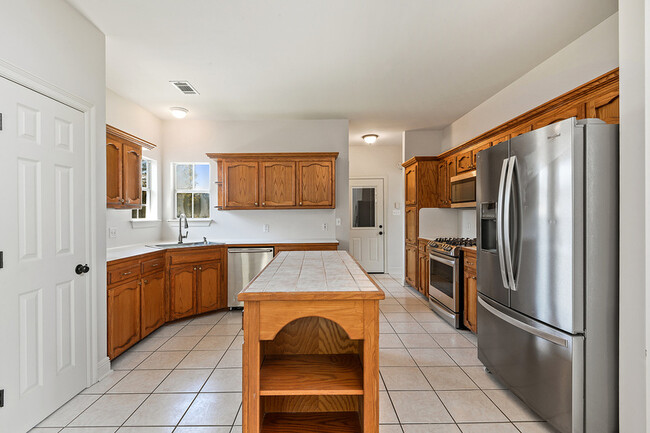 Building Photo - 10753 Fernbrook Avenue