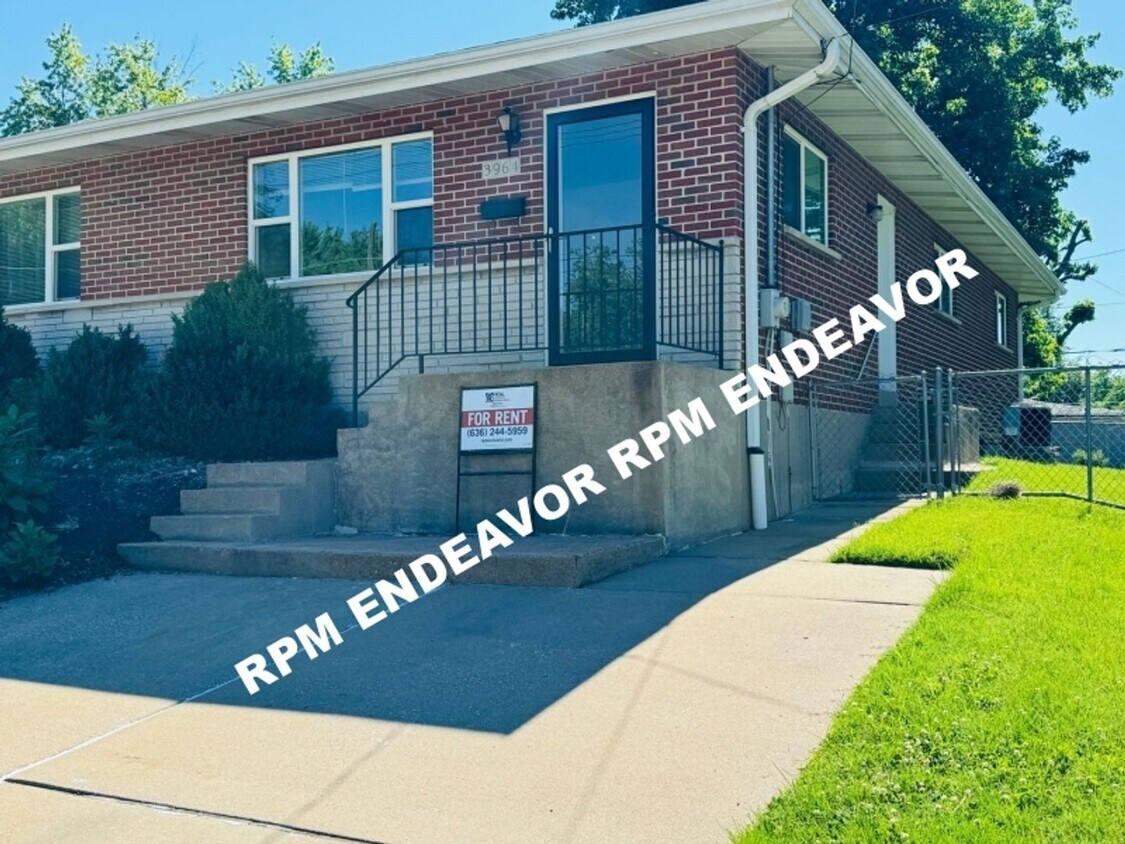 Primary Photo - 3964-3966 Geraldine Ave