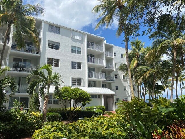 Foto del edificio - 750 NE 64th St