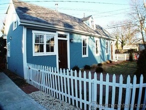 Building Photo - 264 E Kossuth St