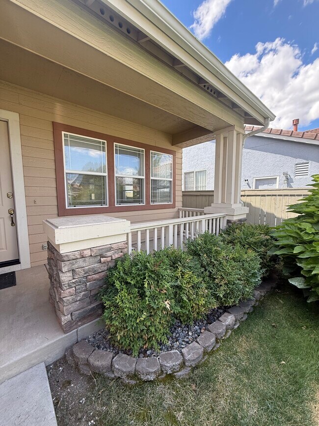 Frente - 1640 Cattlemen Ct