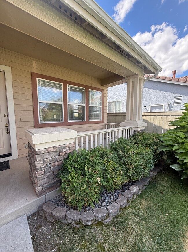 Front - 1640 Cattlemen Ct