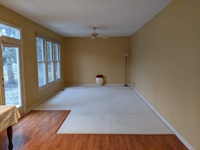 Building Photo - 1040 Churchill Ct