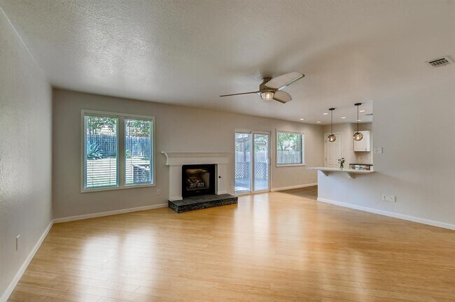 Foto del edificio - 7606 Scenic Brook Dr