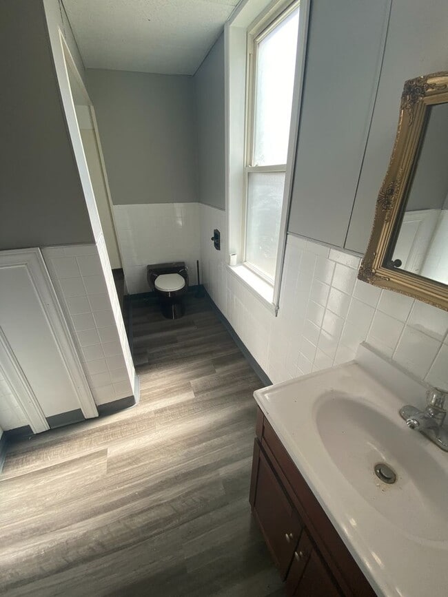 Photo - 2312 Eccles St Apartment