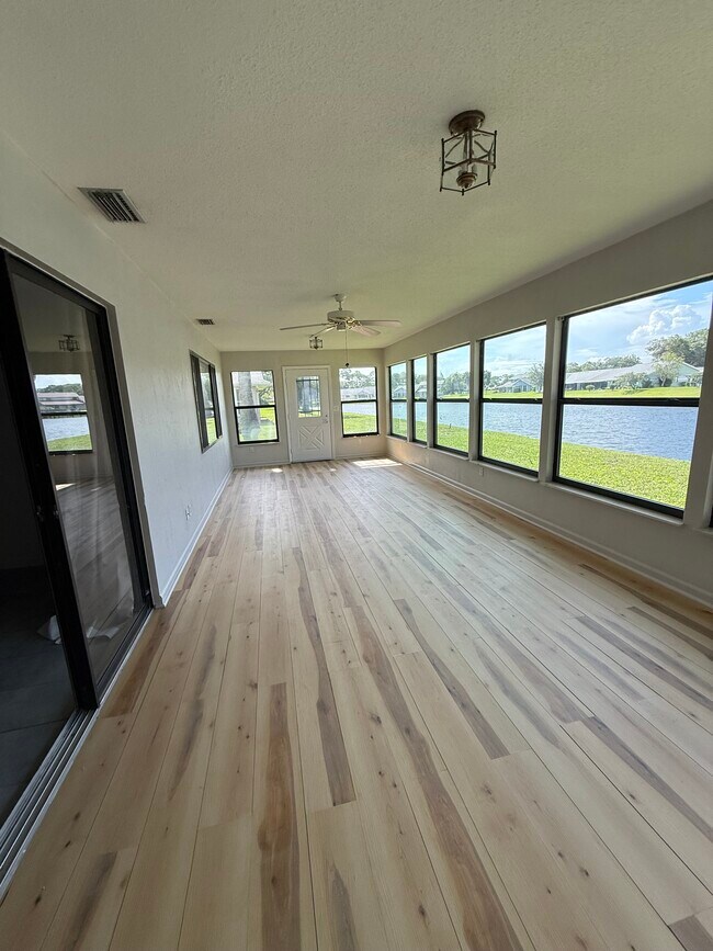 Foto del edificio - 84 Lake Fairgreen Cir