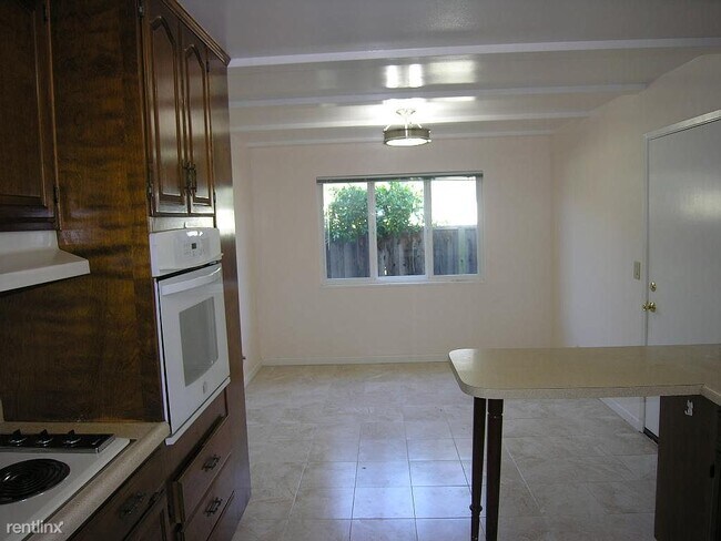 Foto del edificio - 3 br, 2 bath House - 7590 Erin Way