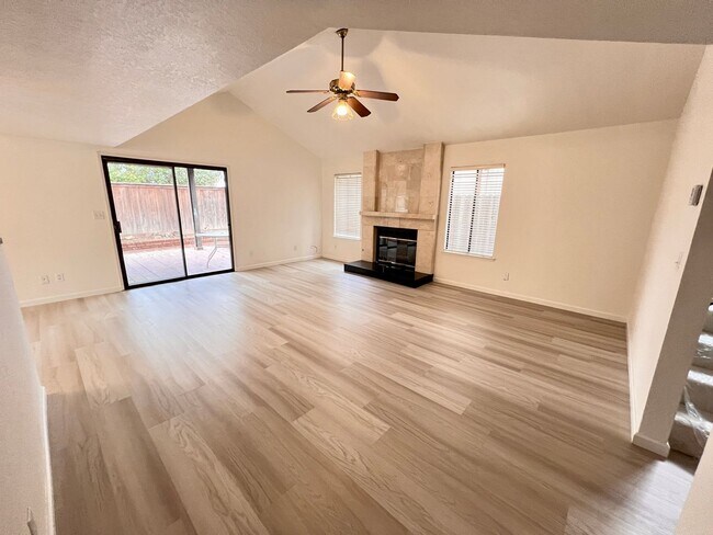 Foto del edificio - Move in Bonus $500 Rent $2,200 Alluvial & ...