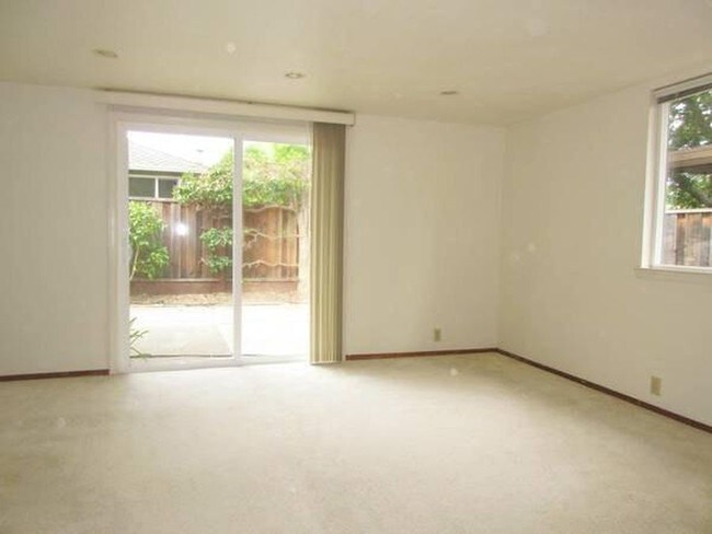 Building Photo - 805 Pear Ave
