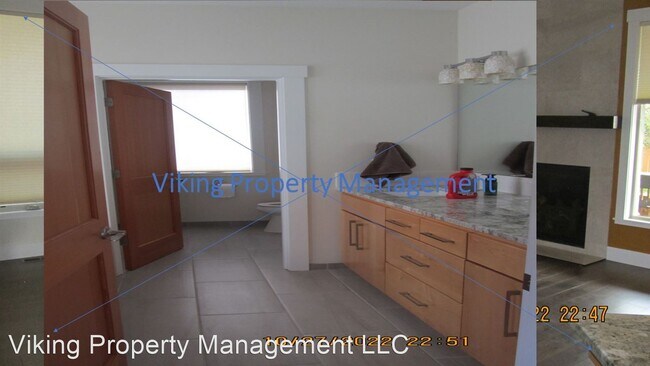 Building Photo - 3 br, 2 bath House - 356 SE Sumner Drive
