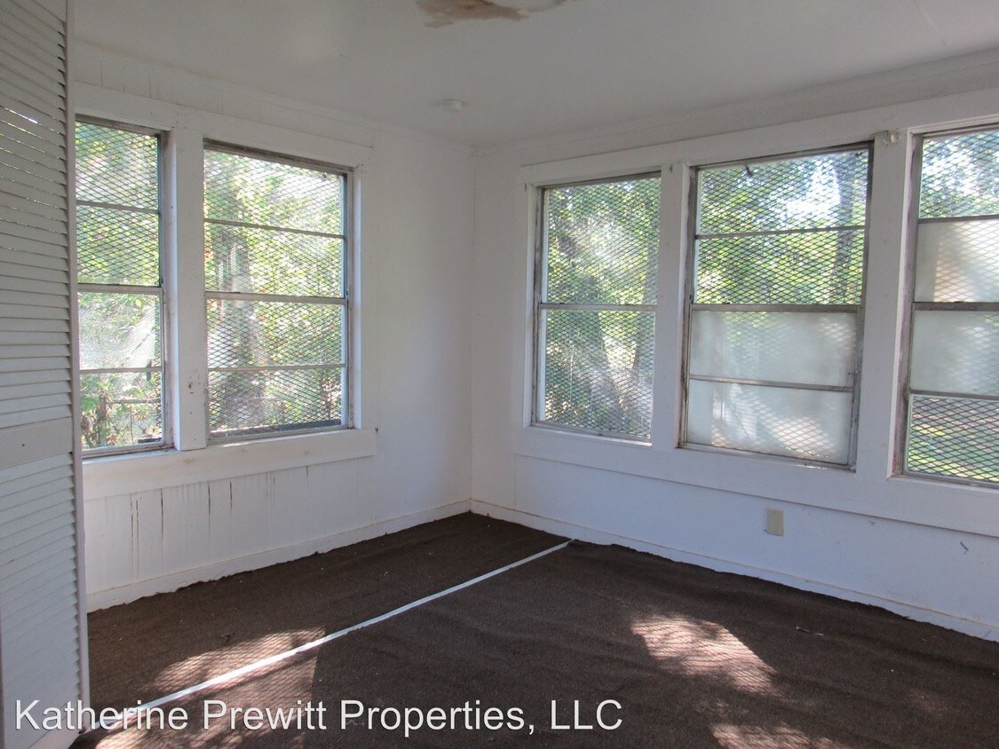 Primary Photo - 820 W 23rd St