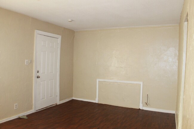 Building Photo - Affordable!
